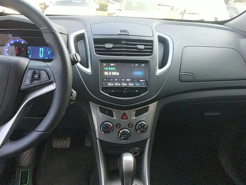Chevrolet Trax 2016 — фото 13