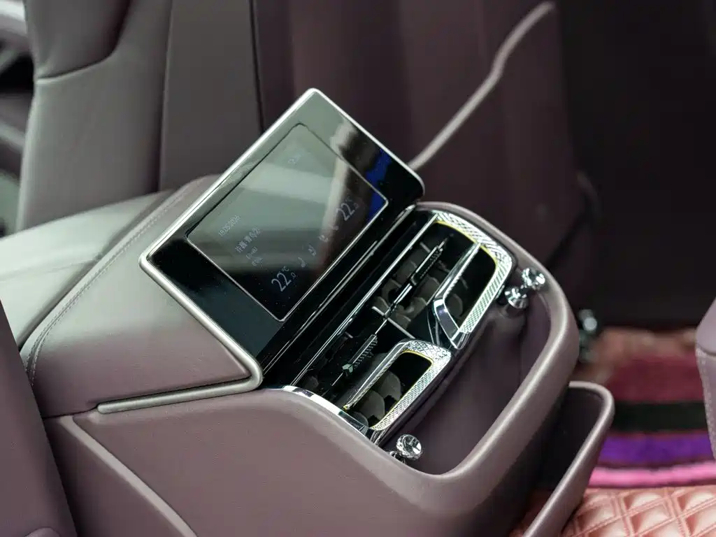 Bentley Flying Spur 2020 — фото 15