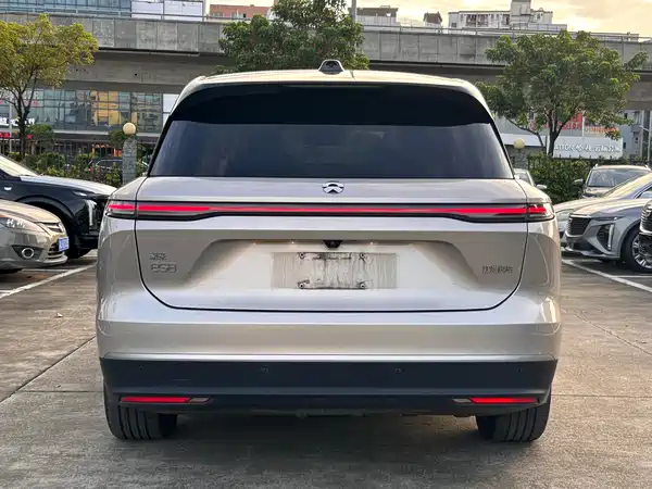 NIO ES8 2023