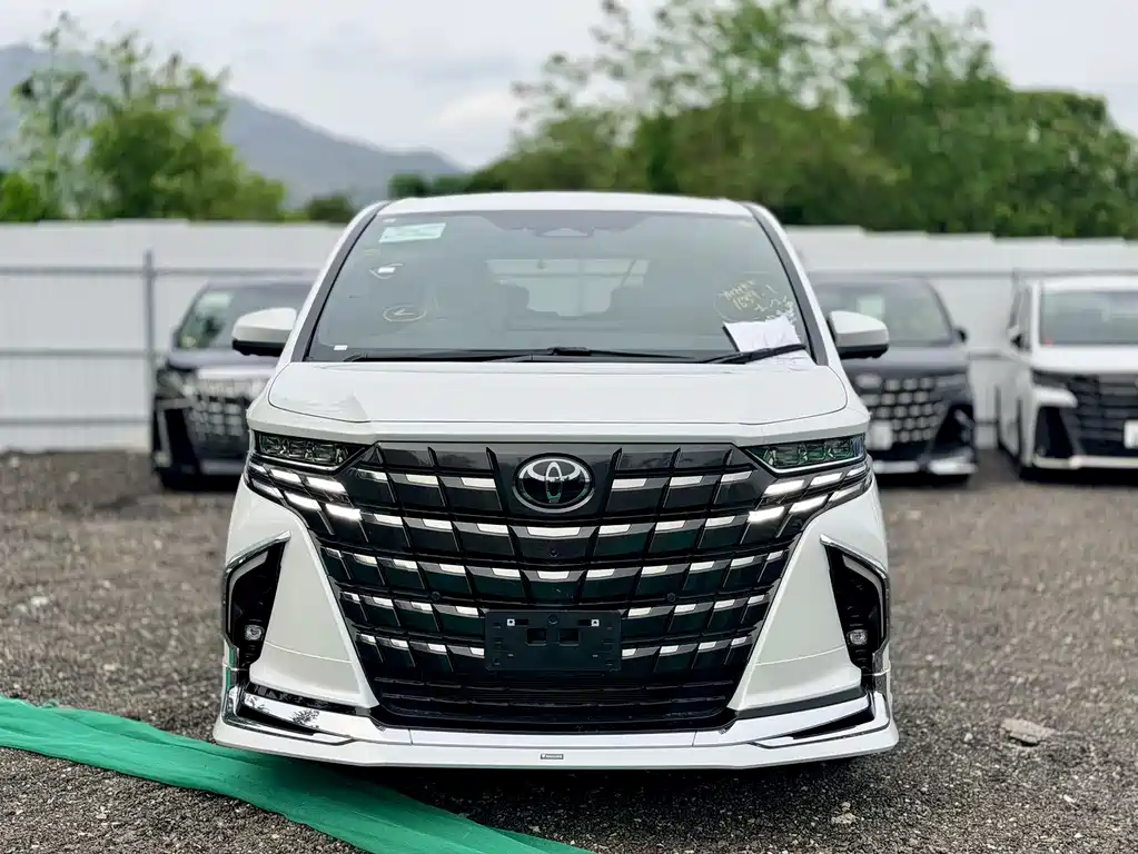 Toyota Alphard 2026 — фото 2