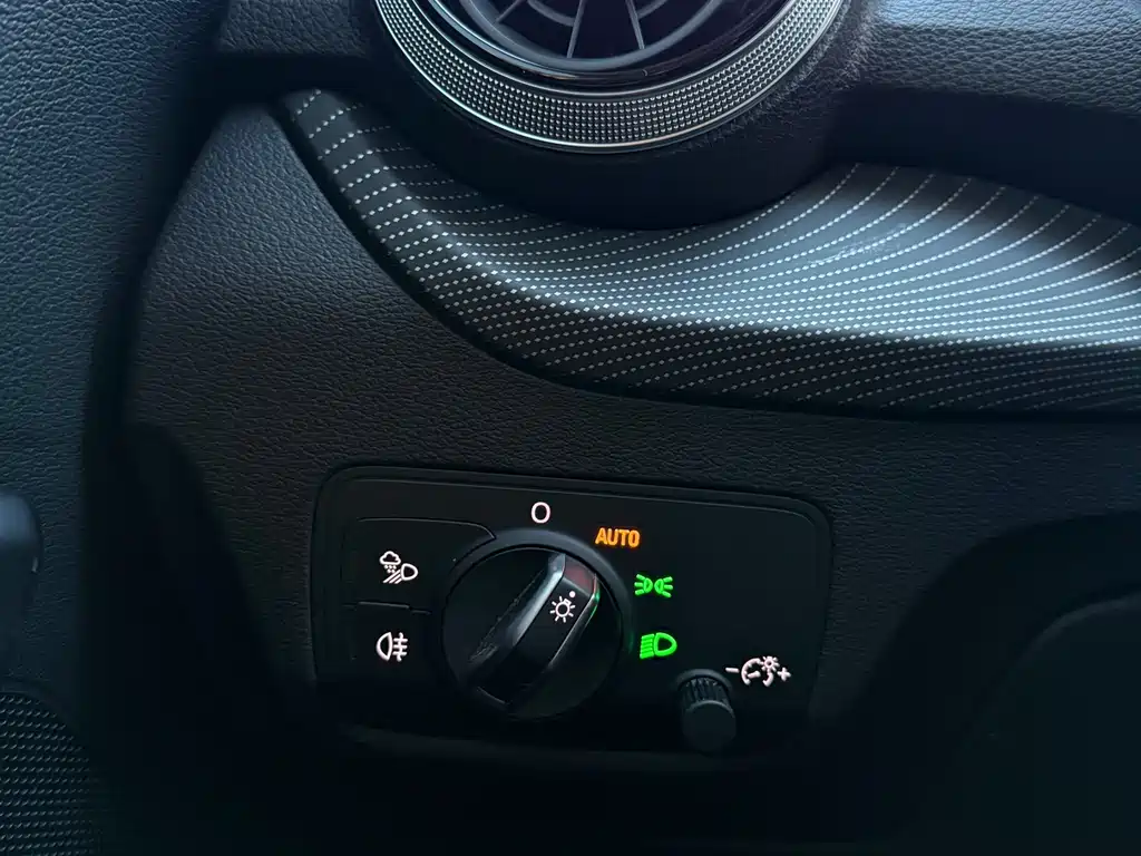 Audi Q2L 2022 — фото 33