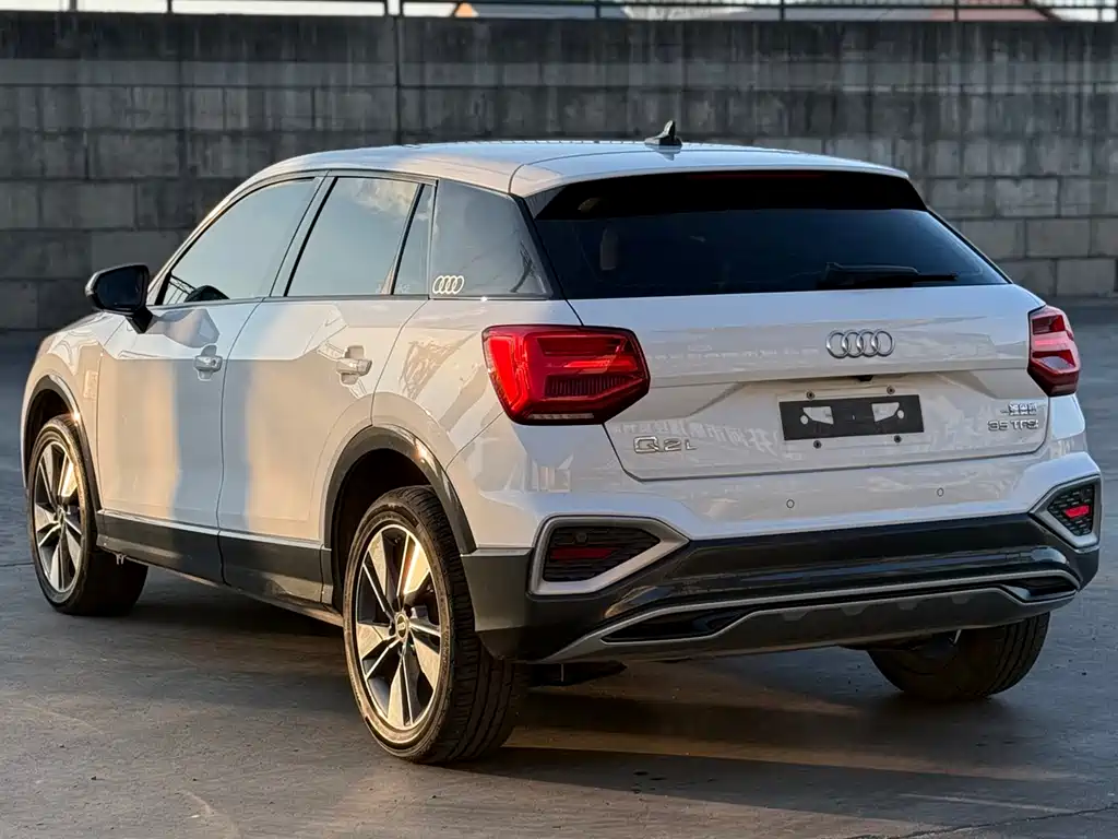 Audi Q2L 2022 — фото 4
