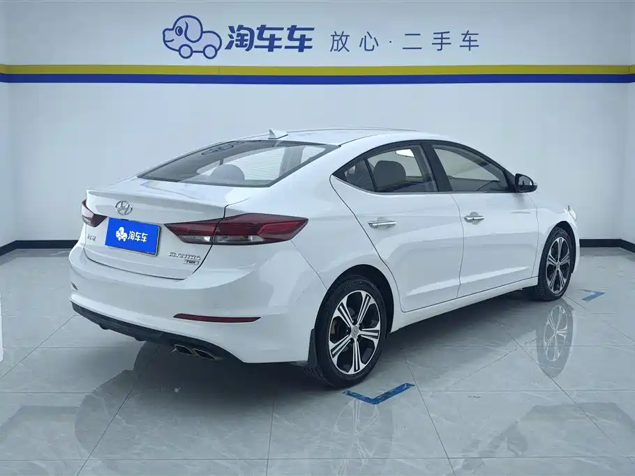 Hyundai Elantra 2018 — фото 3