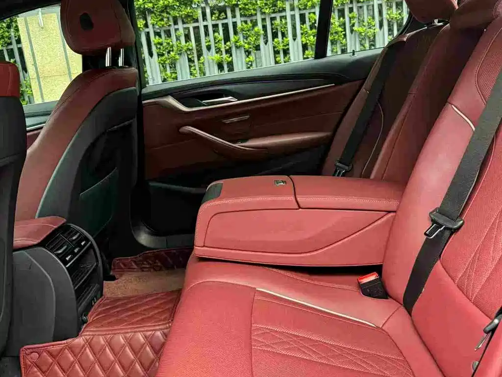BMW 5 Series 2022 — фото 10
