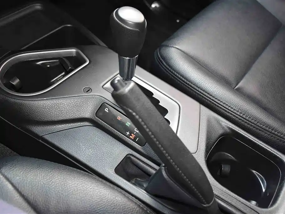 Toyota RAV4 2019 — фото 15