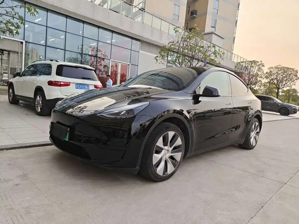 Tesla Model Y 2023 — фото 1