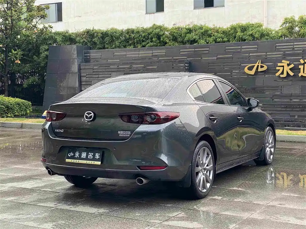 Mazda 3 Axela 2022 — фото 15