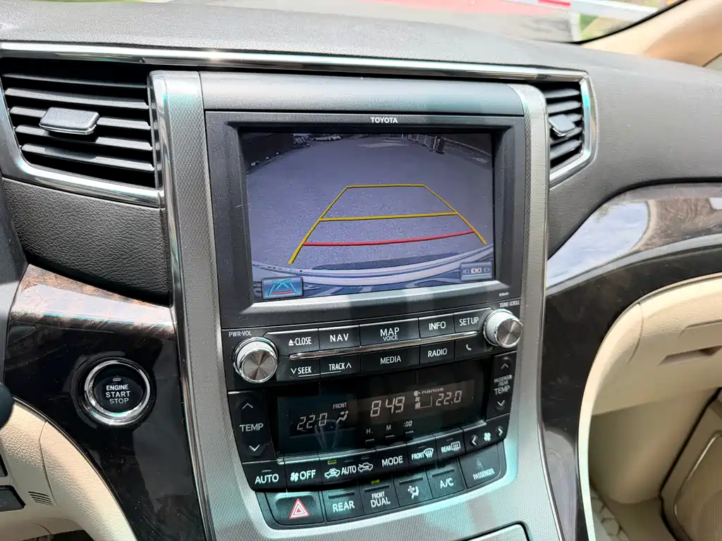 Toyota Alphard 2015 — фото 17