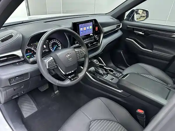 Toyota Crown Kluger 2024