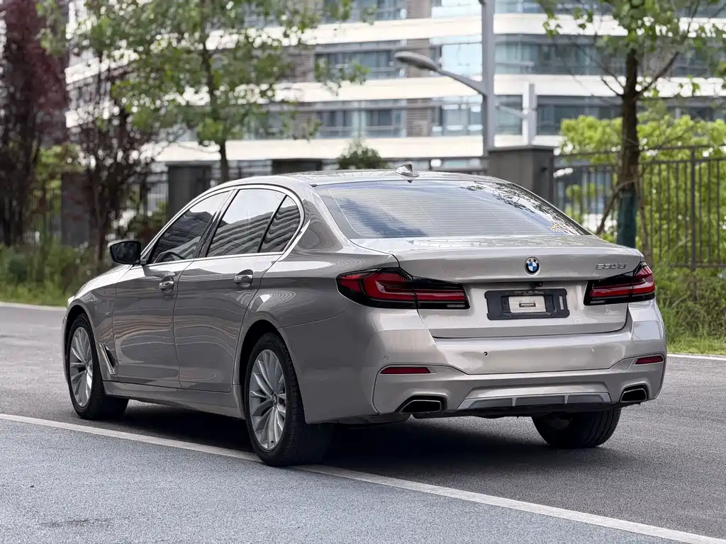 BMW 5 Series 2018 — фото 7