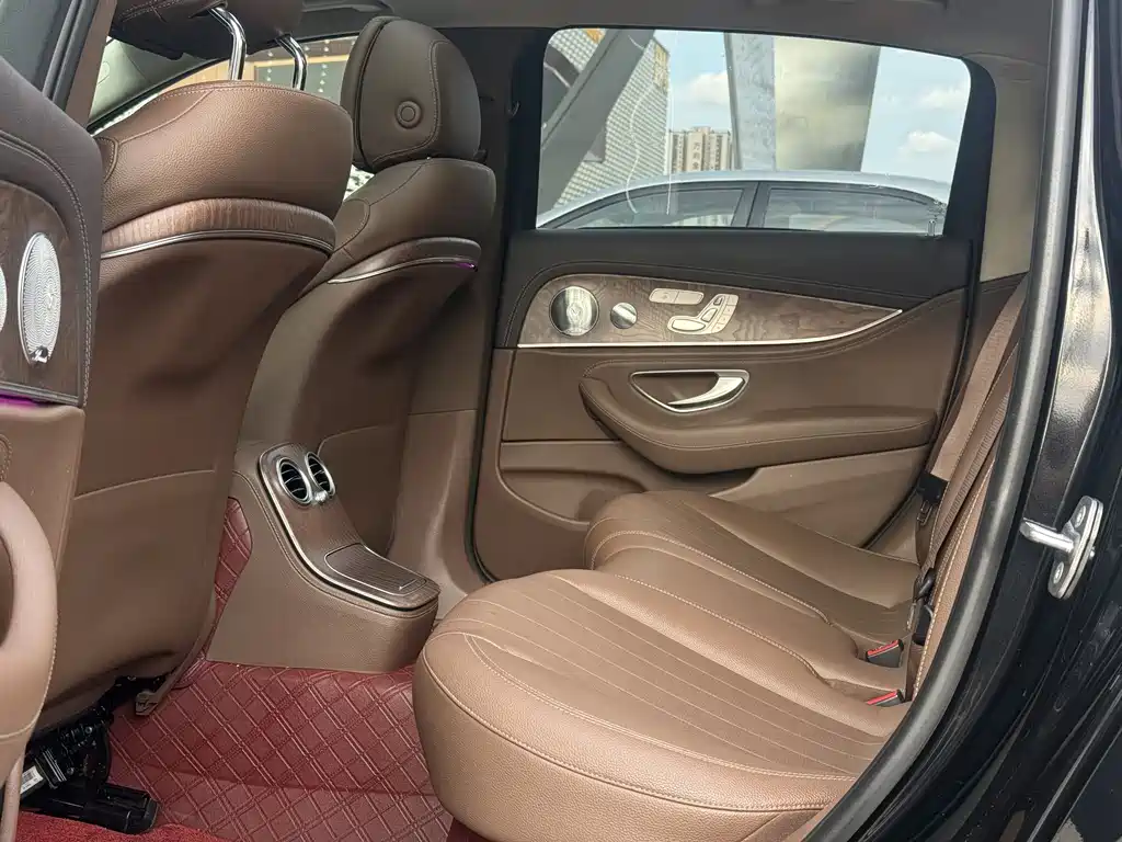 Mercedes-Benz E-Class 2020 — фото 12