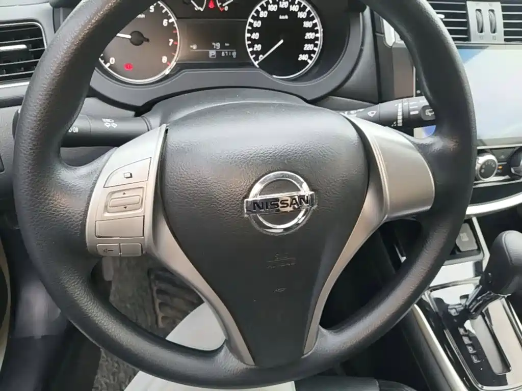 Nissan Tiida 2018 — фото 11