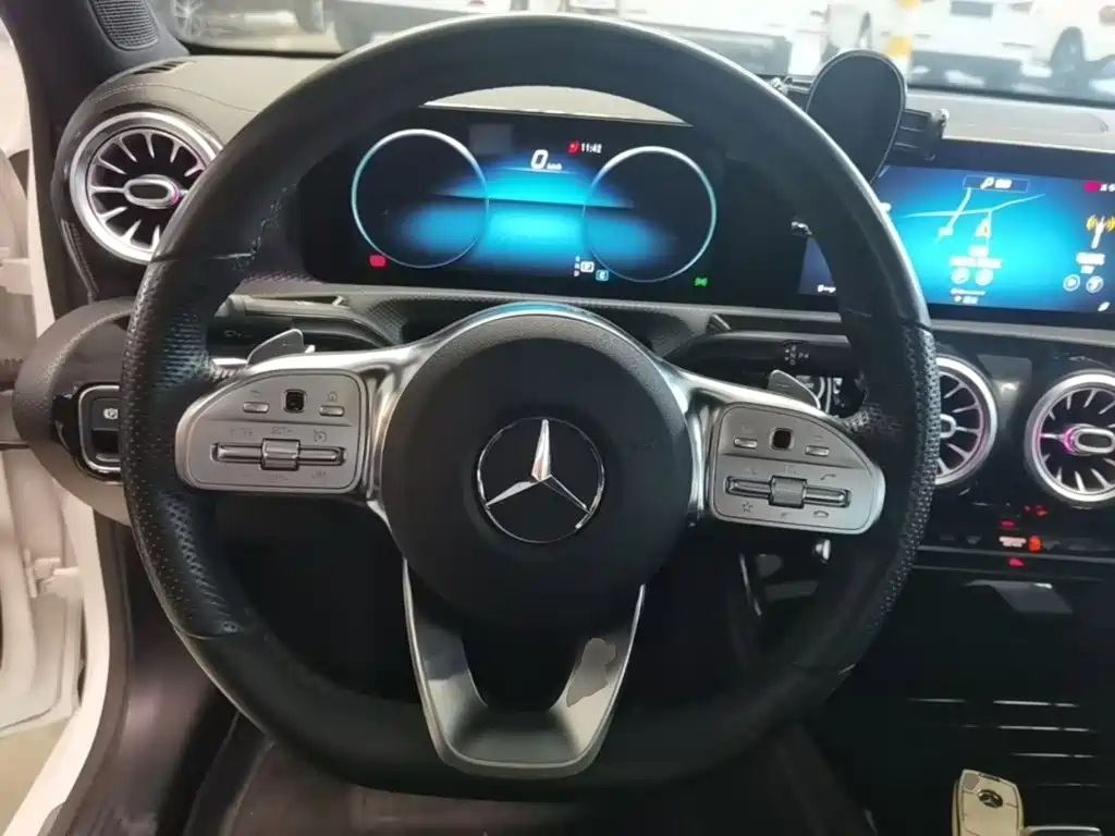 Mercedes-Benz A-Class 2021 — фото 11