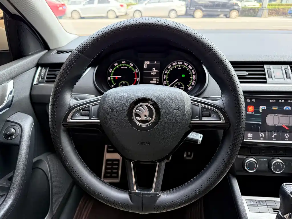 Skoda Octavia 2018 — фото 13