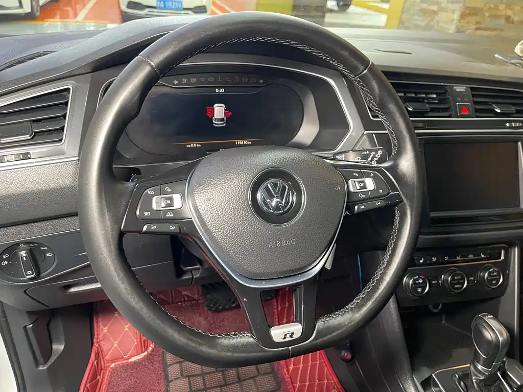 Volkswagen Tiguan 2017 — фото 8