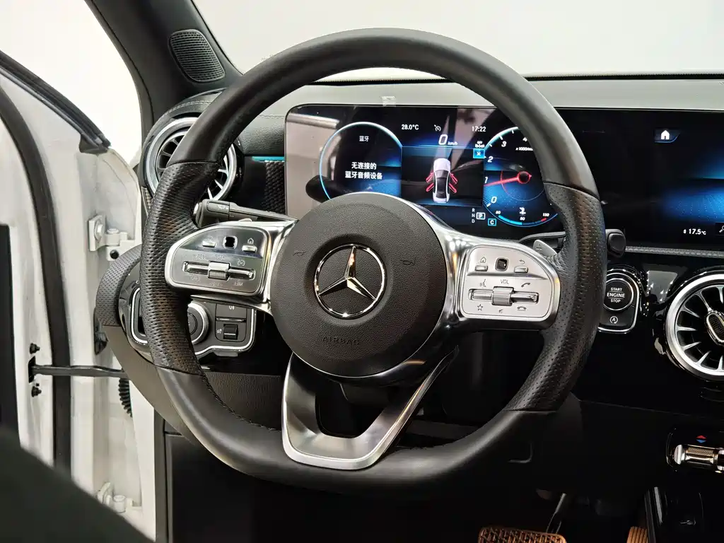 Mercedes-Benz A-Class 2023 — фото 18