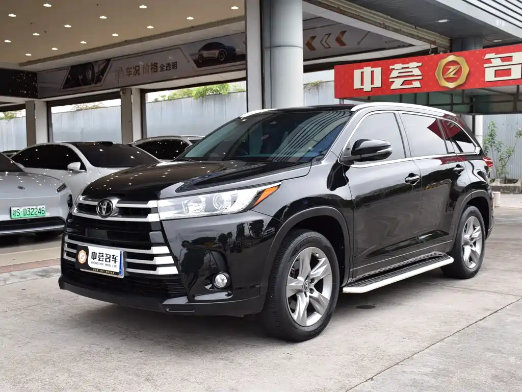 Toyota Highlander 2021 — фото 1