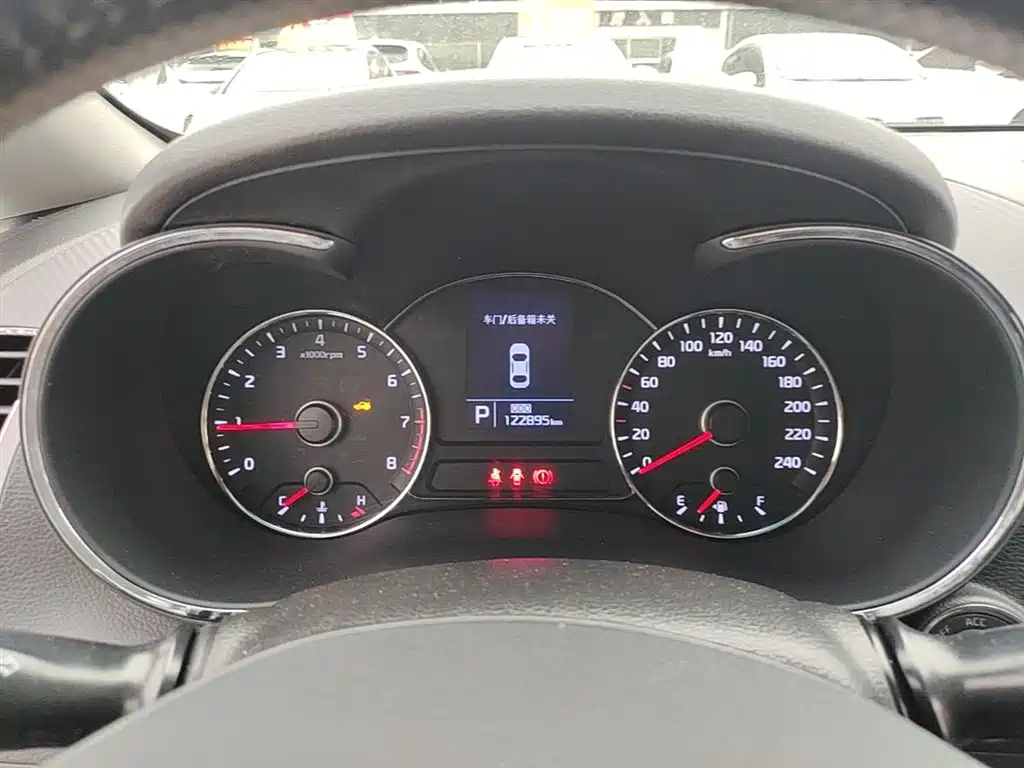 Kia K3 2015 — фото 12