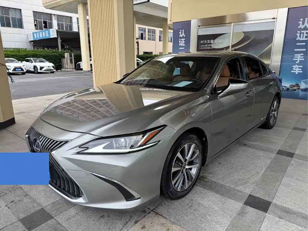 Lexus ES 2020 — фото 1