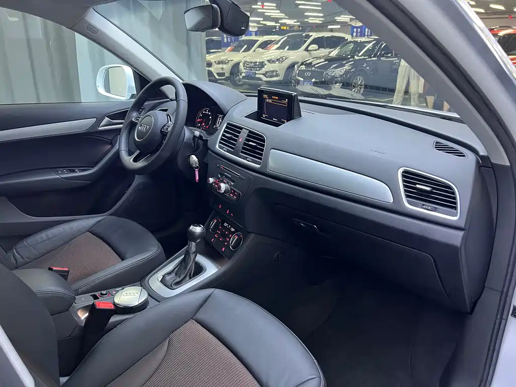 Audi Q3 2018 — фото 12