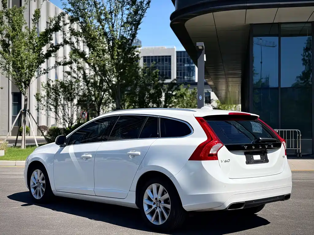 Volvo V60 2016 — фото 4