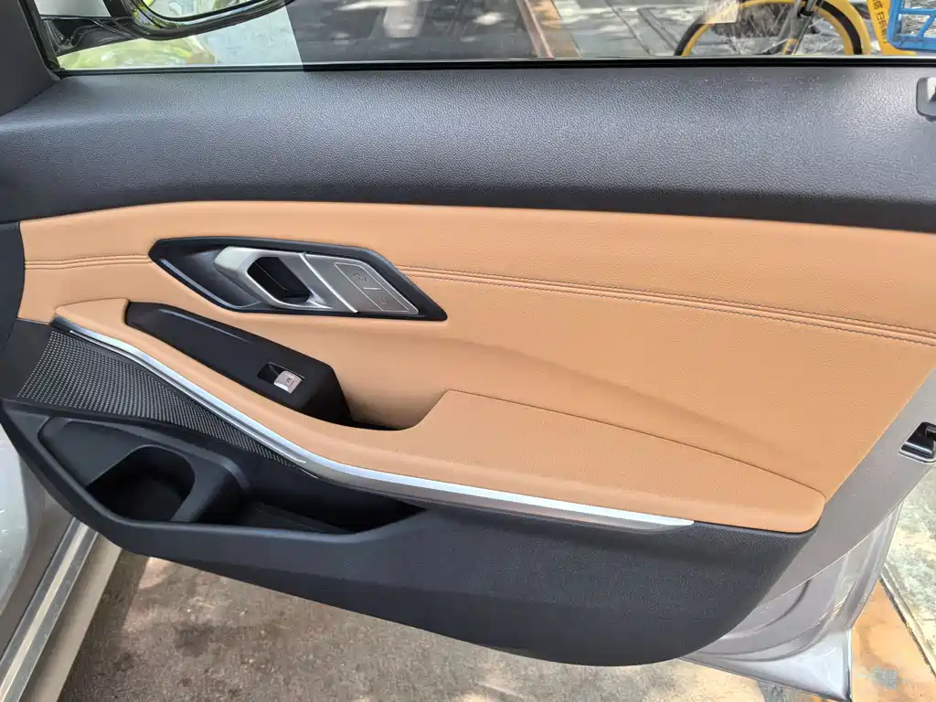 BMW 3 Series 2019 — фото 9