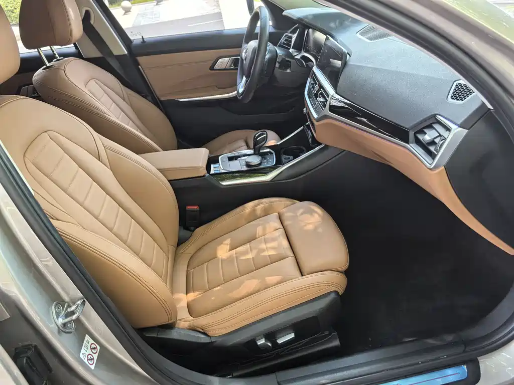 BMW 3 Series 2019 — фото 11
