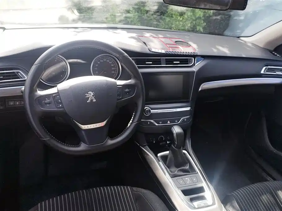 Peugeot 408 2017 — фото 12
