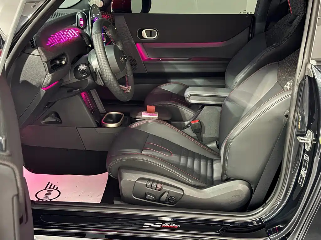 MINI JCW 2025 — фото 19