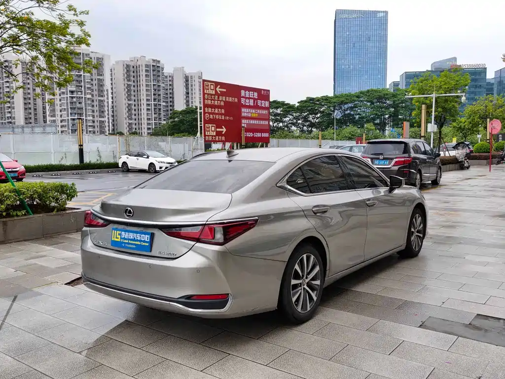 Lexus ES 2018 — фото 5