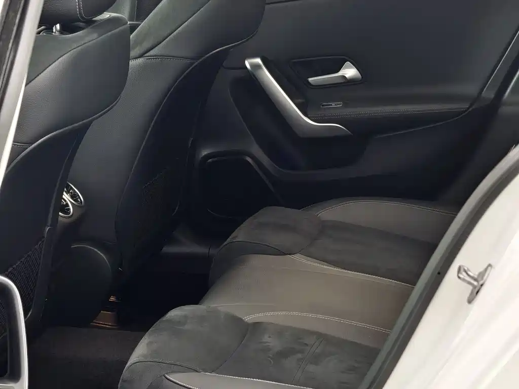 Mercedes-Benz A-Class 2023 — фото 6