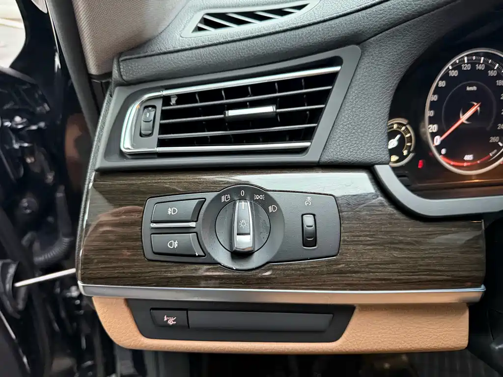 BMW 7 Series 2015 — фото 18
