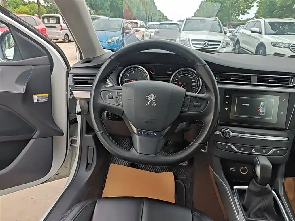 Peugeot 408 2017 — фото 11