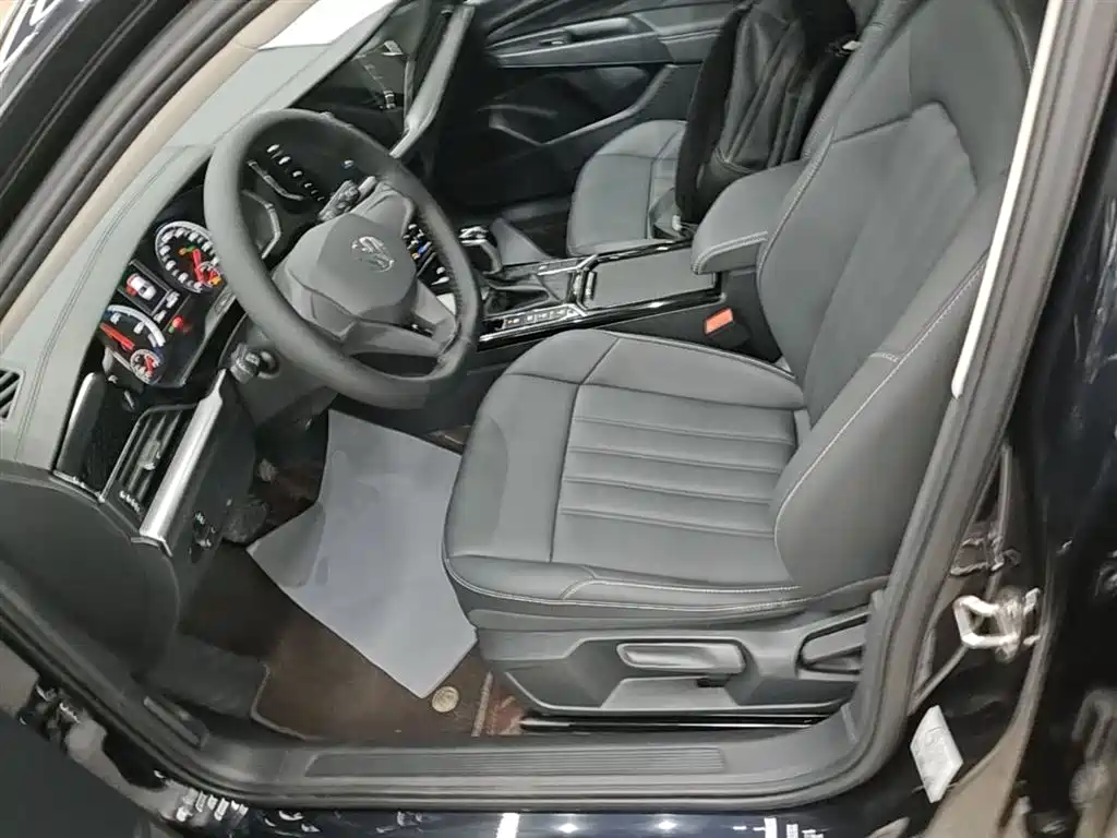 Volkswagen Passat PHEV 2022 — фото 15