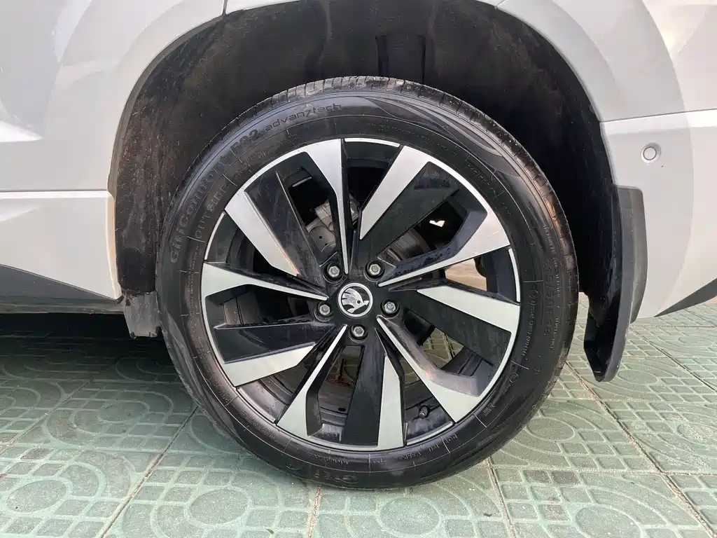Skoda Karoq 2023 — фото 17