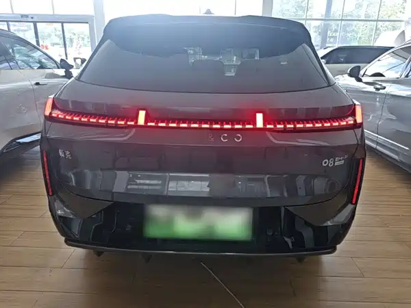 Lynk & Co 08 EM-P 2024