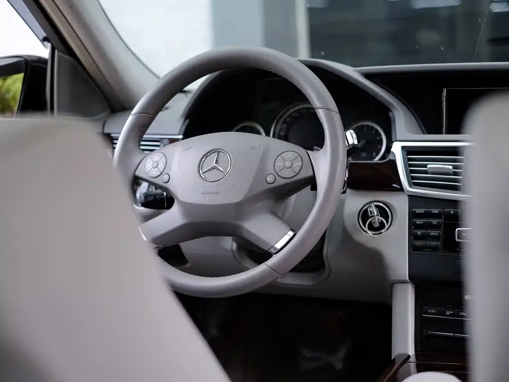 Mercedes-Benz E-Class 2012 — фото 19