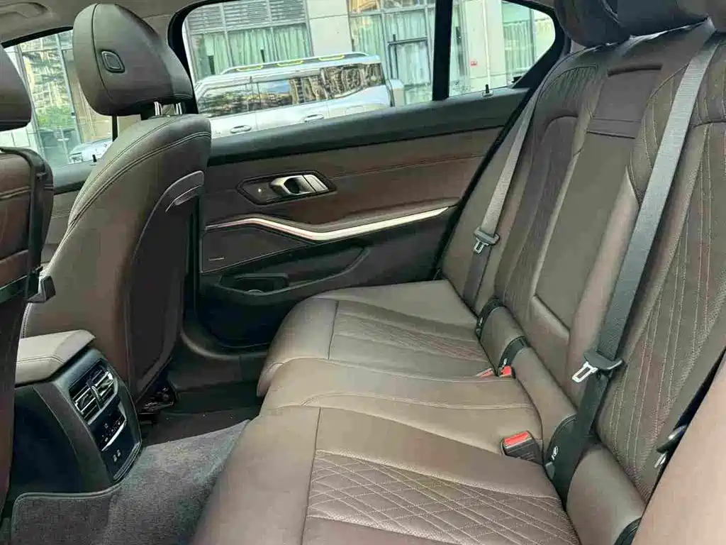 BMW 3 Series 2023 — фото 10