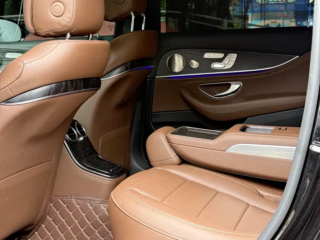 Mercedes-Benz E-Class 2021 — фото 16