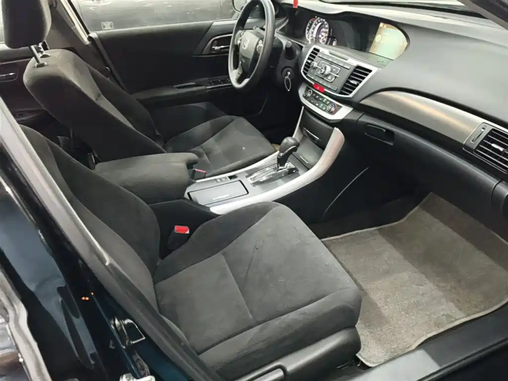 Honda Accord 2014 — фото 25