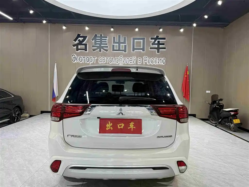 Mitsubishi Outlander 2022 — фото 14