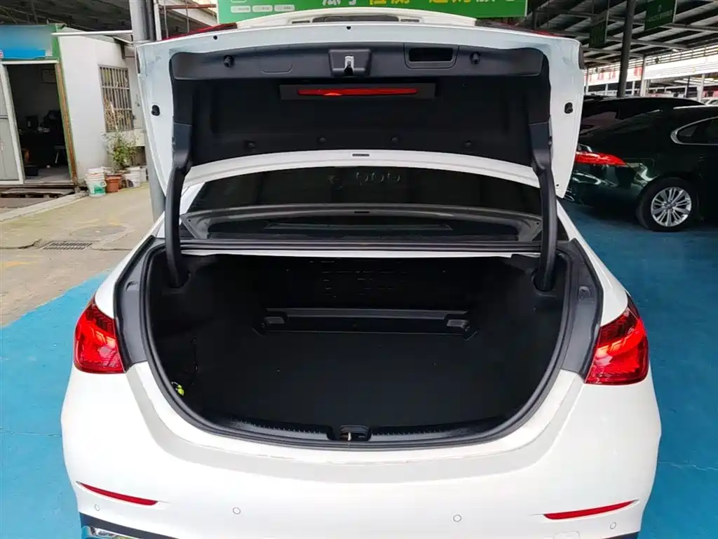 Mercedes-Benz C-Class 2023 — фото 19