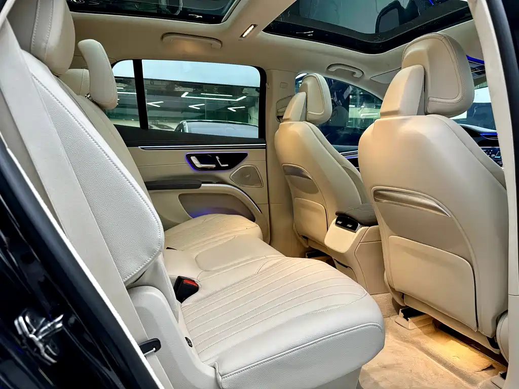 Mercedes-Benz EQS SUV 2023 — фото 12