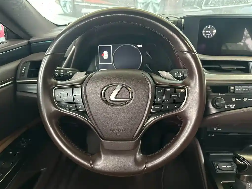 Lexus ES 2020 — фото 7