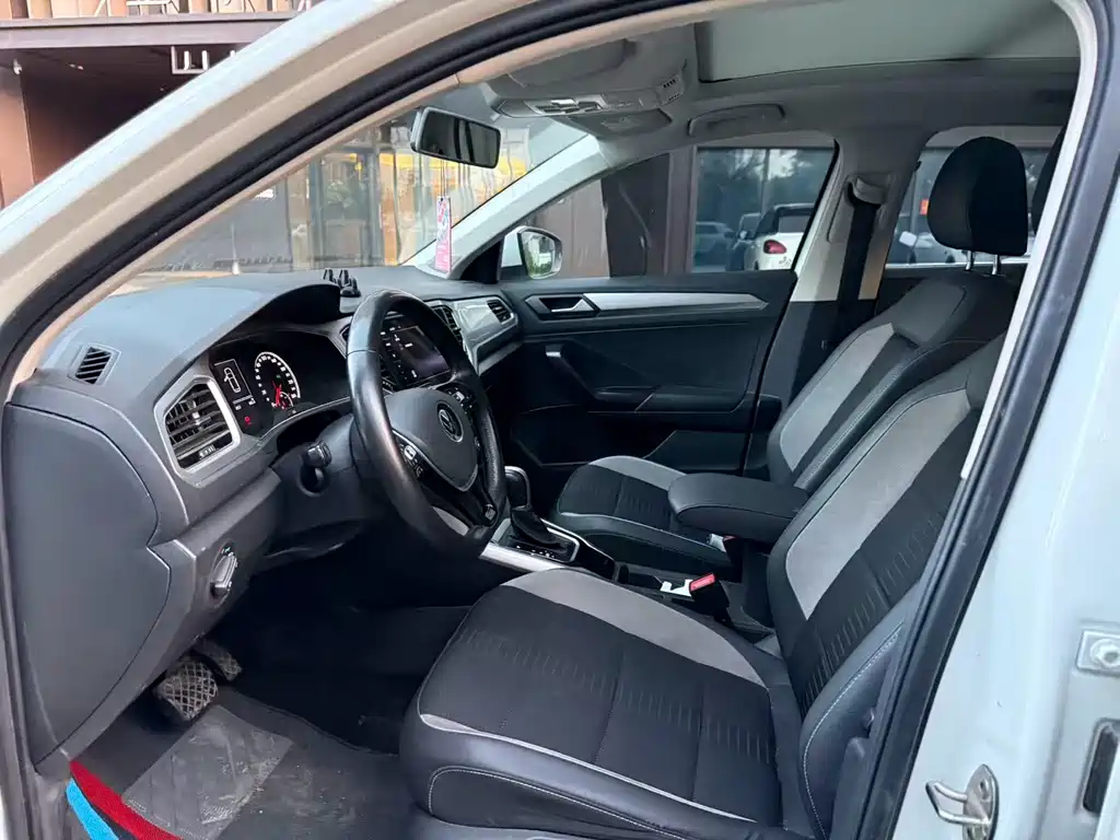 Volkswagen T-Roc 2023