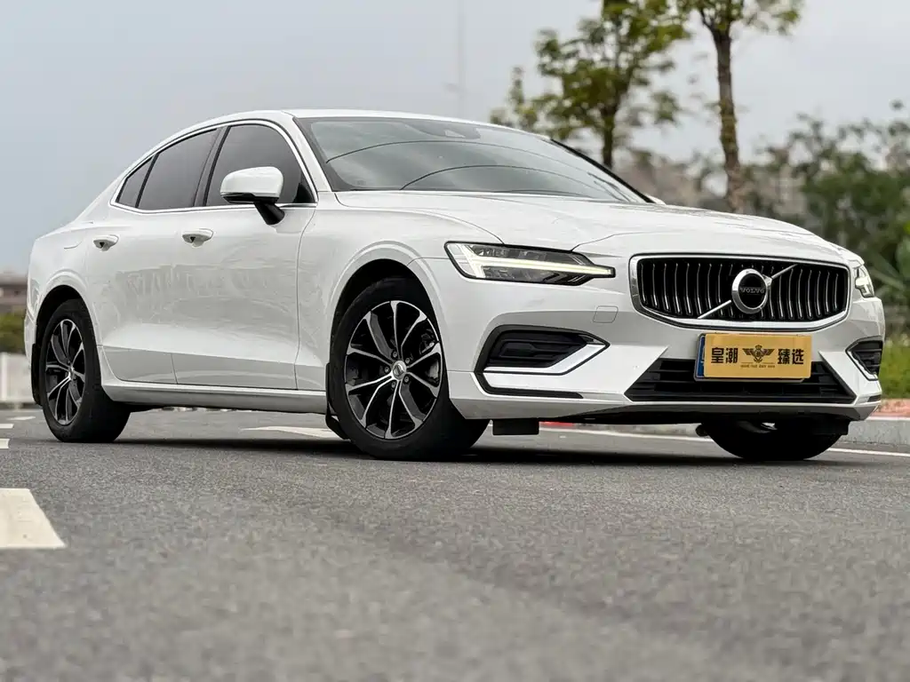 Volvo S60 2022 — фото 14