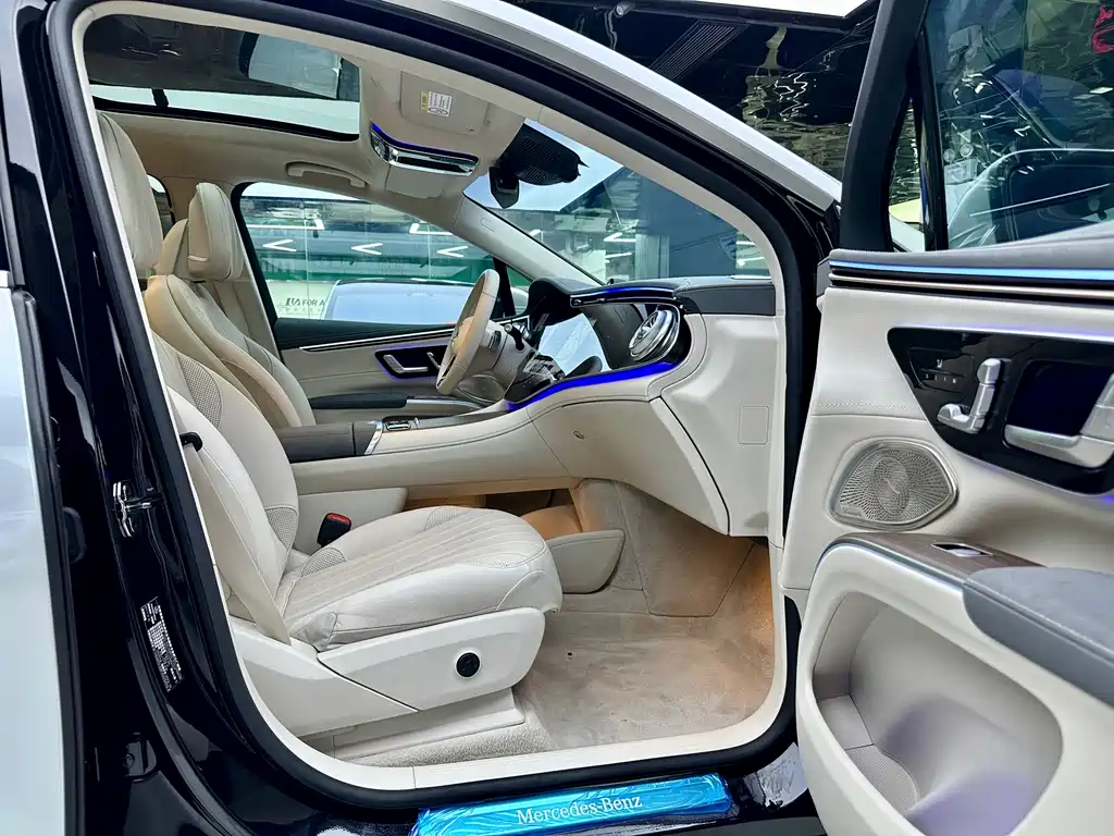 Mercedes-Benz EQS SUV 2023 — фото 13