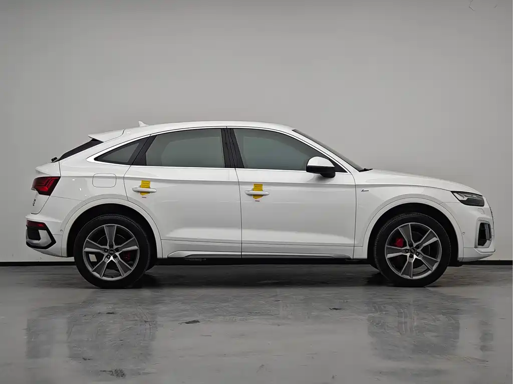 Audi Q5L Sportback 2022 — фото 8