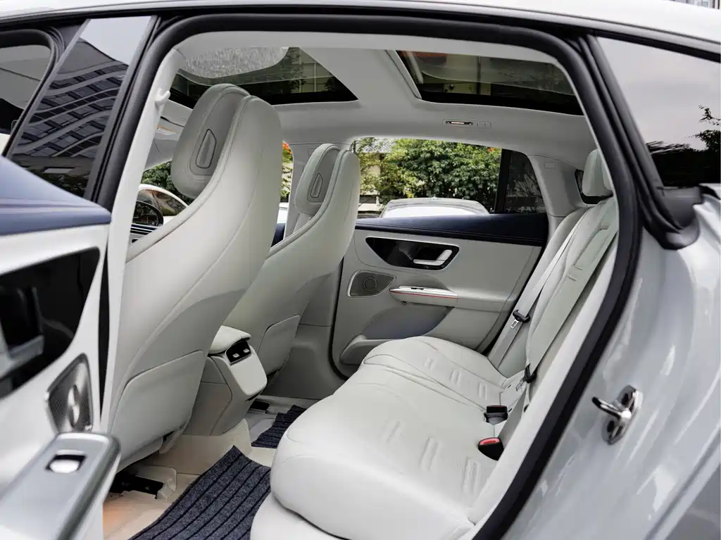 Mercedes-Benz EQE AMG 2025 — фото 13