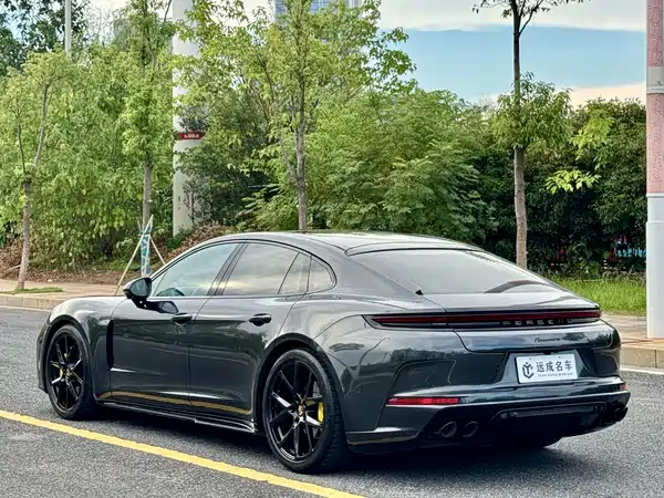 Porsche Panamera 2024